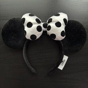 Disneyland white and black minnie ears